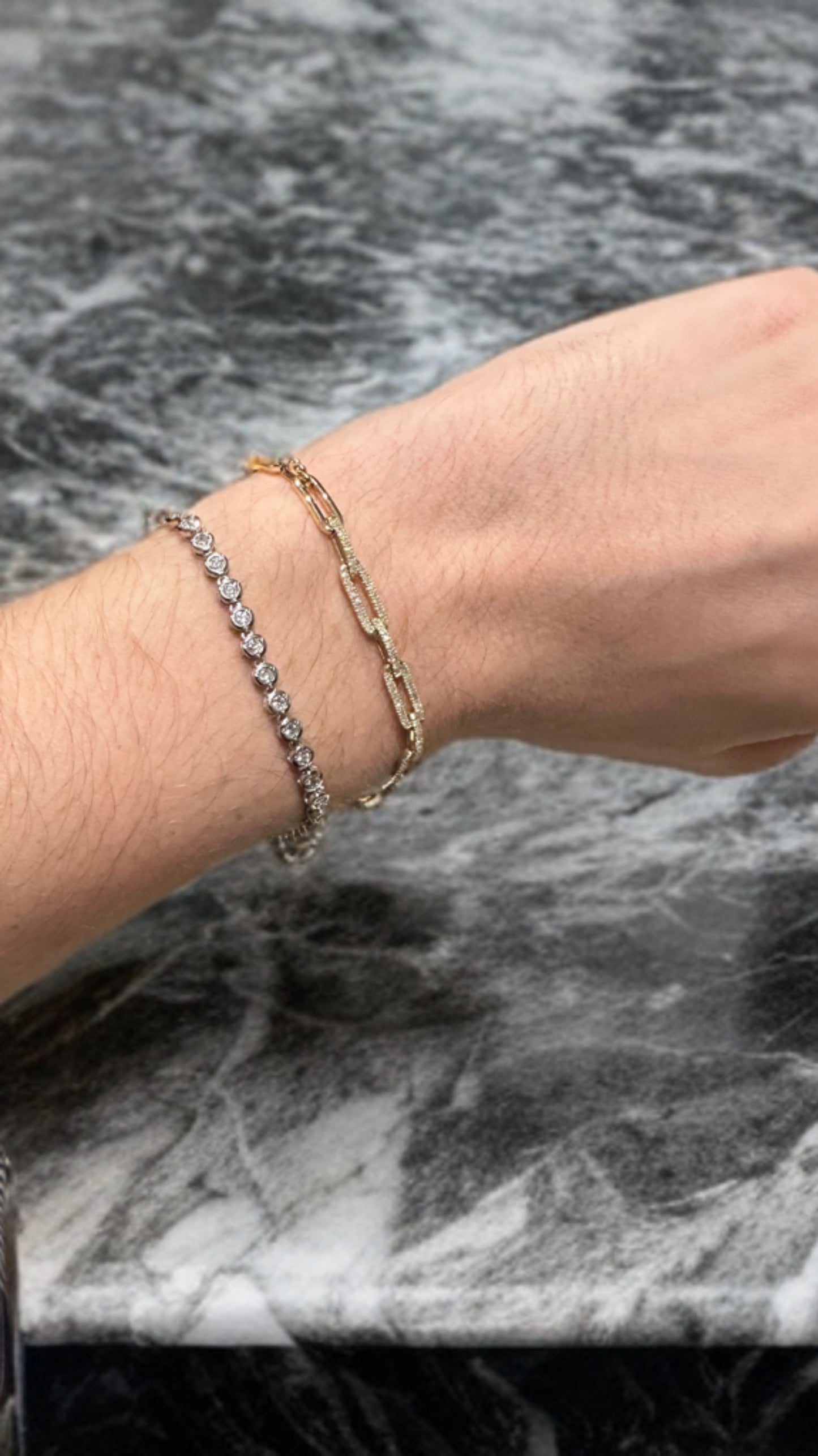 Brazalete de oro con diamantes