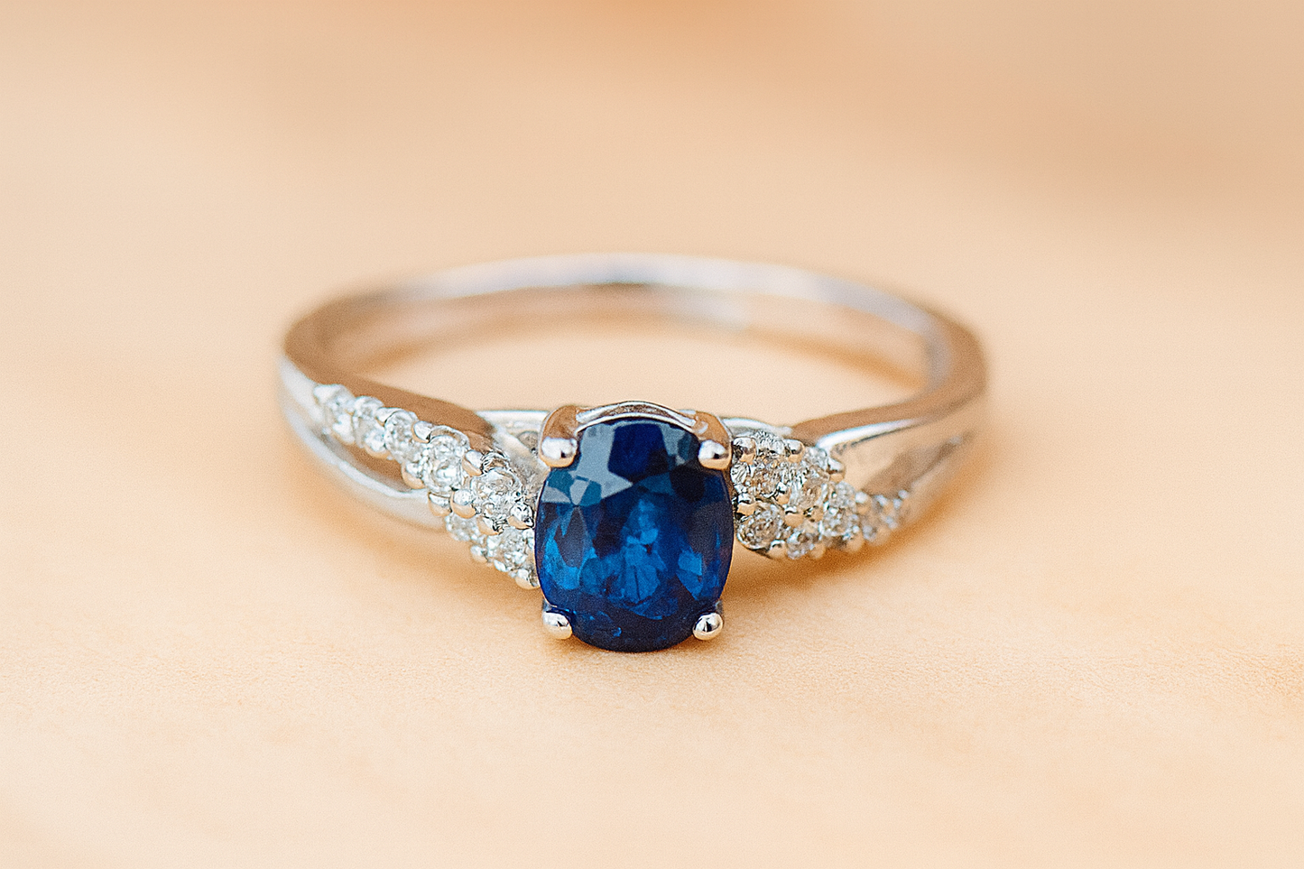 anillo-cachemira-oro-blanco-18k-zafiro-diamantes-rose-joyas