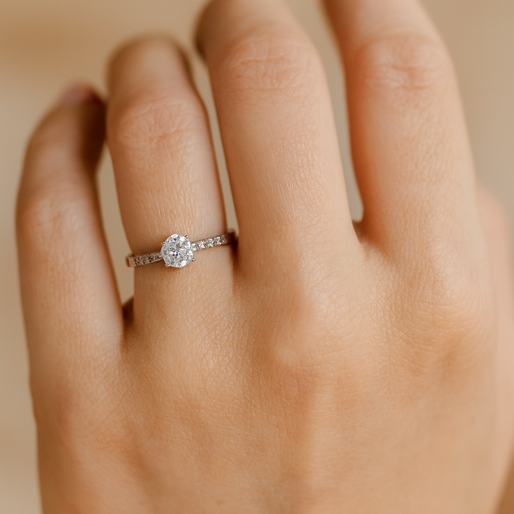 Anillo Solitario con Diamantes en Degradé