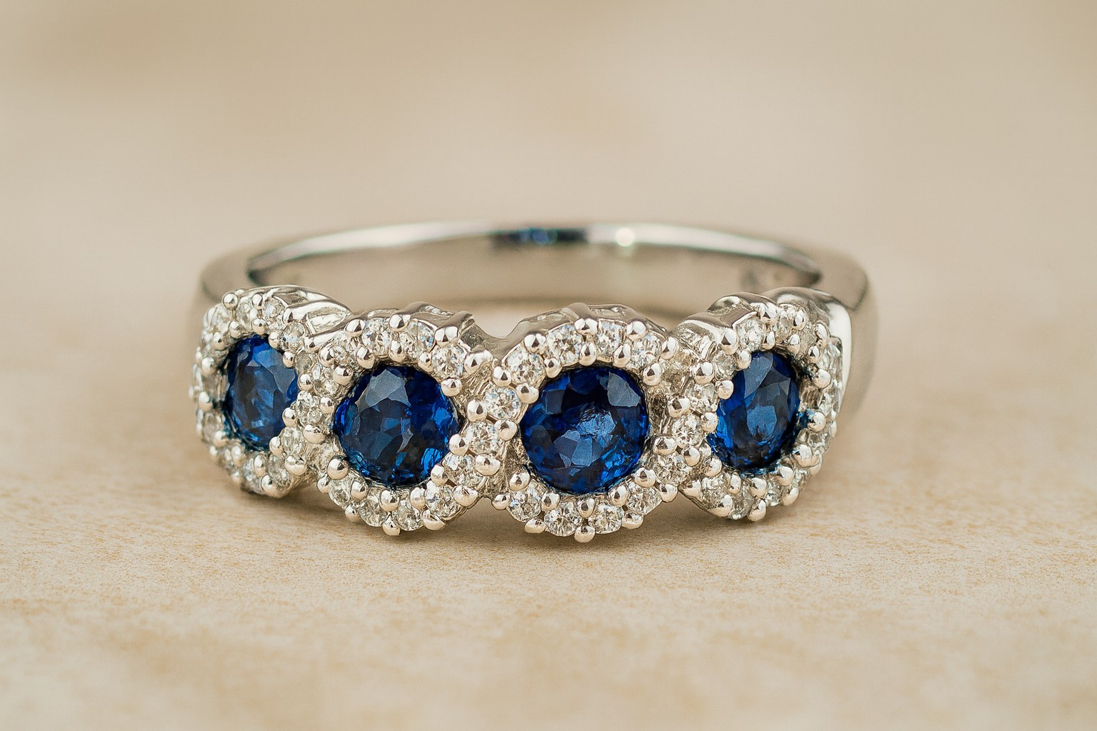 anillo-oro-blanco-18k-lugano-zafiros-diamantes-rose-joyas