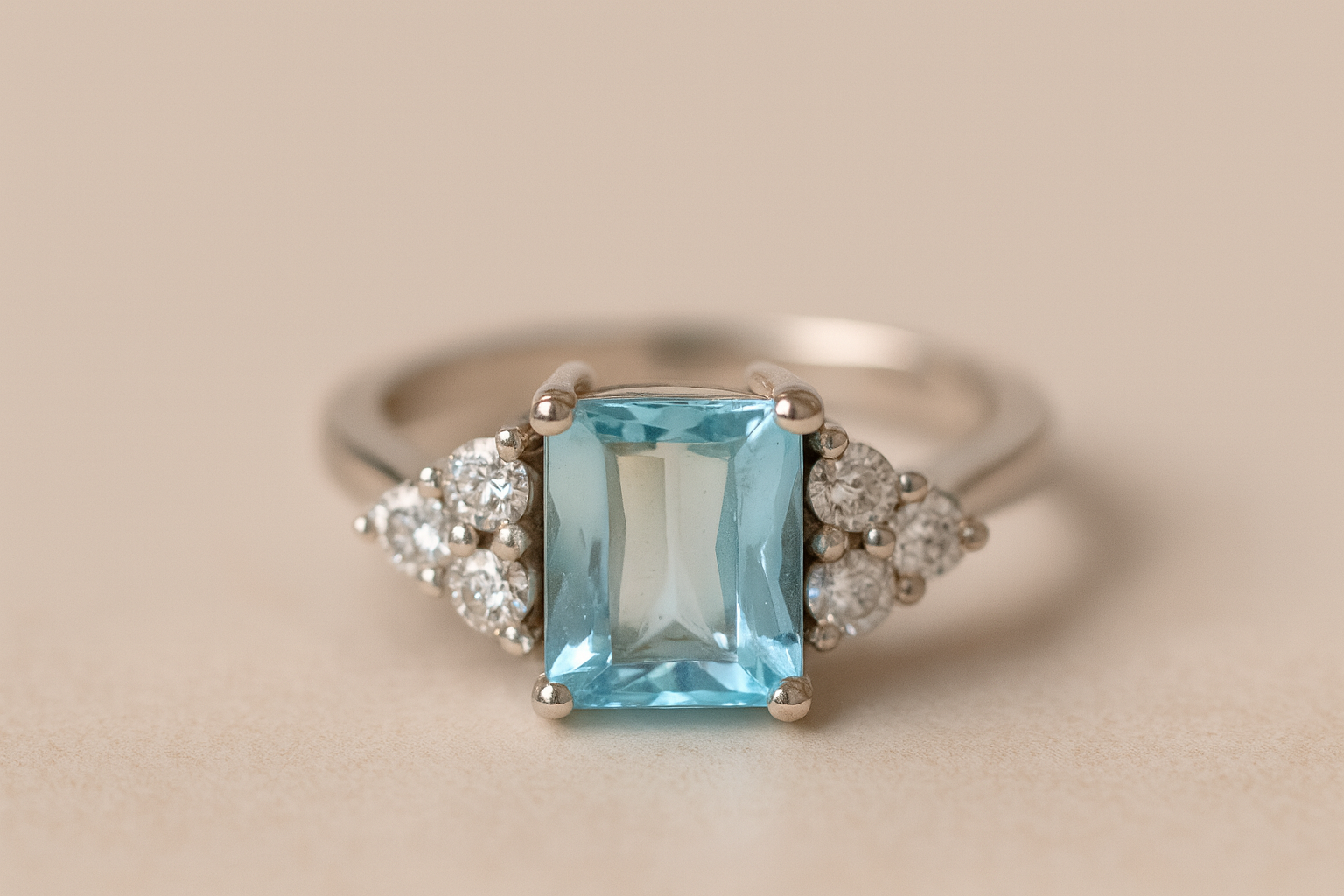 anillo-platino-compromiso-aguamarina-diamantes-rose-joyas